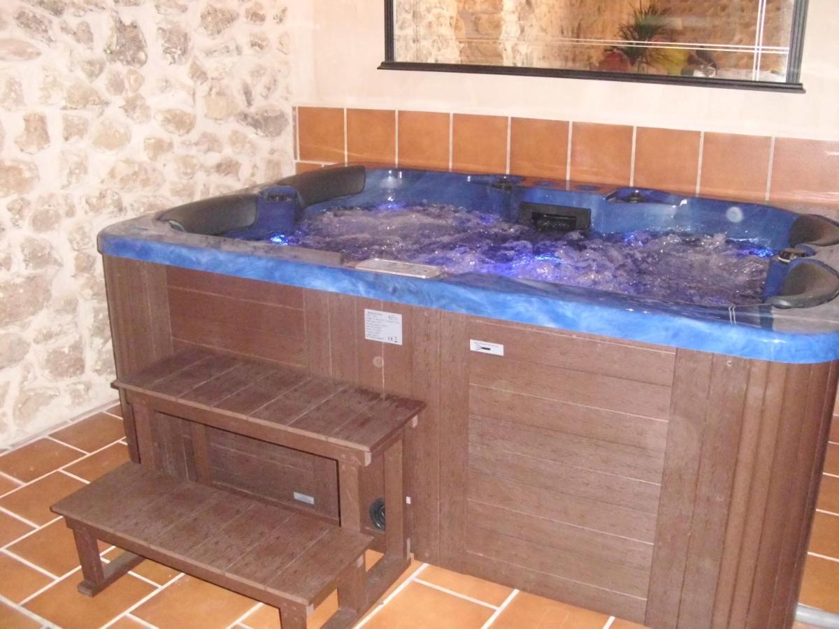 Casa Rural Con Jacuzzi Taberna Del Tio Pedro Cabanas de Polendos Exterior photo